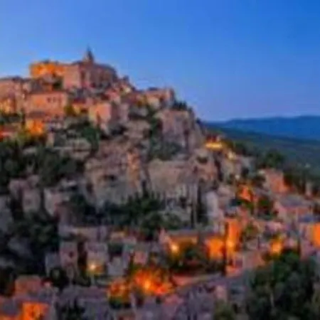 Au Pied Du Luberon