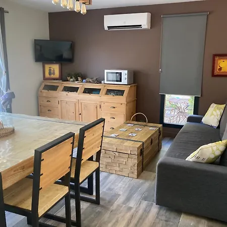 Au Pied Du Luberon Apartment *