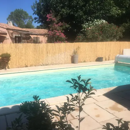Apartment Au Pied Du Luberon Caumont-sur-Durance